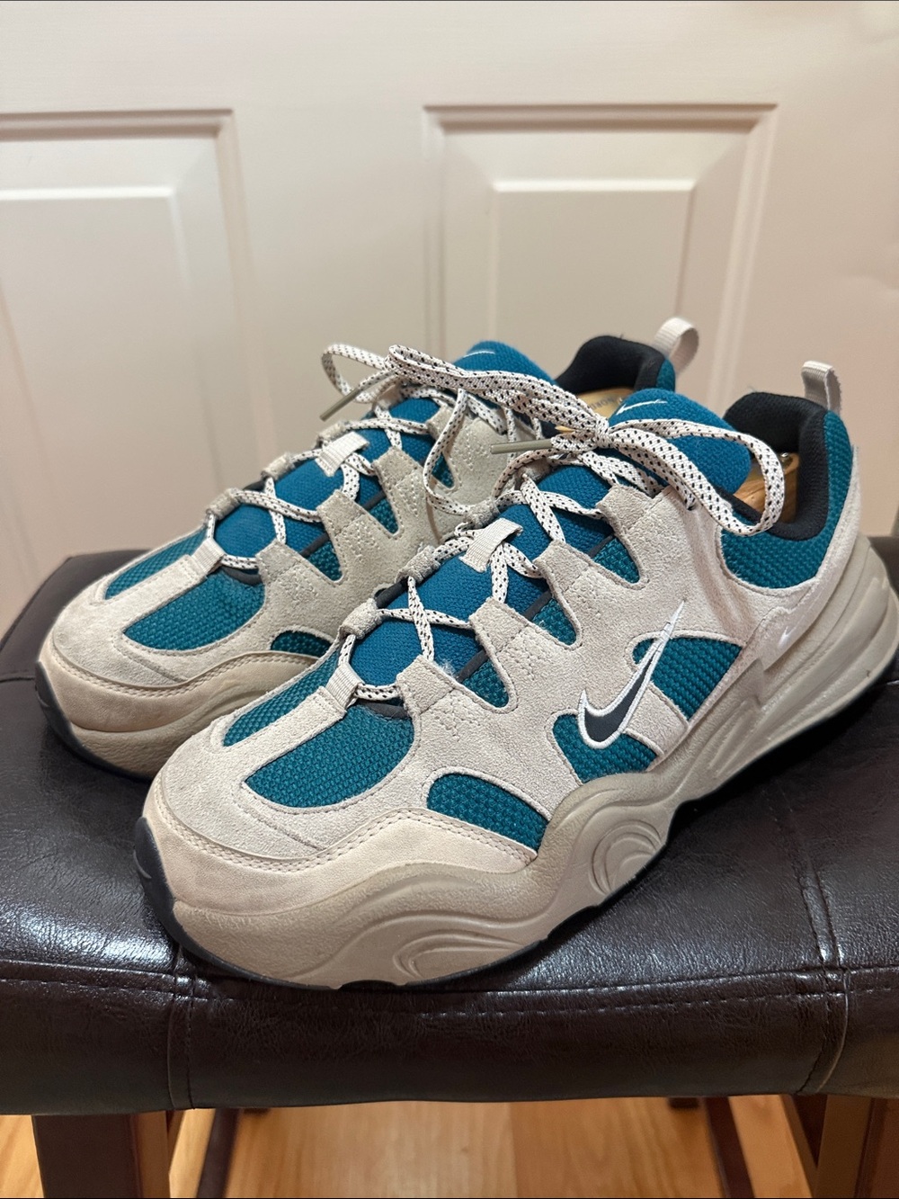 Nike Mens Teal and Cream Chunky Lace-Up Sneakers